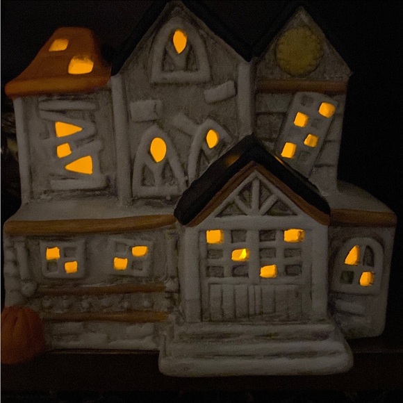 Light-Up Haunted House Flickering Light Luminary - Picture 8 of 8